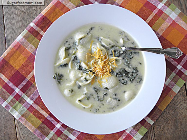 Healthier Mac-N-Cheese Soup with Spinach