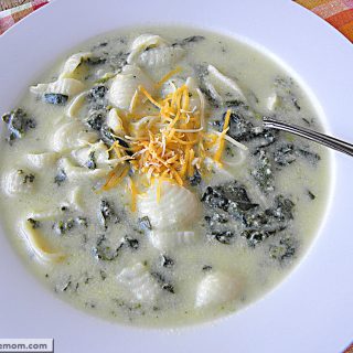 Healthier Mac-N-Cheese Soup with Spinach