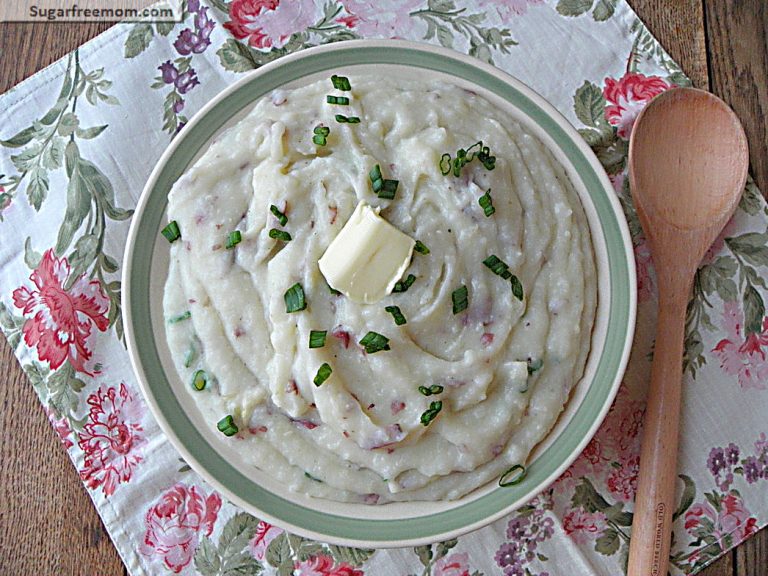 Healthier Garlic Mashed Potatoes [with a sneaky veggie addition]