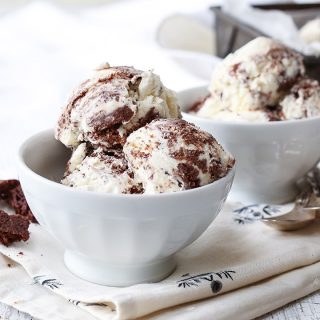Sugar-Free Keto Cookies and Cream Ice Cream