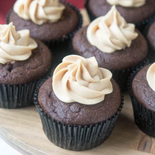 low carb chocolate peanut butter cupcakes-3