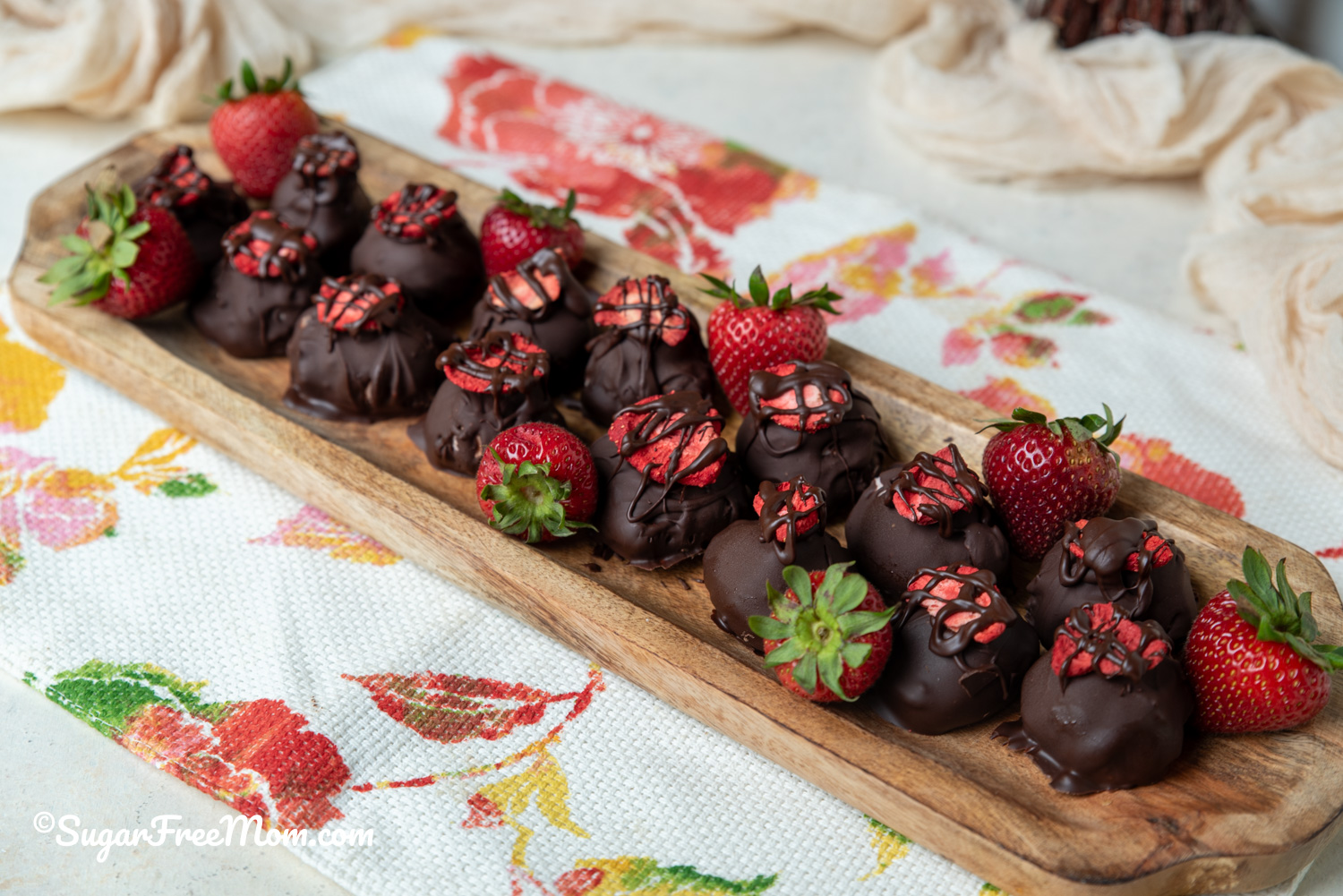 keto strawberry cottage cheese truffles