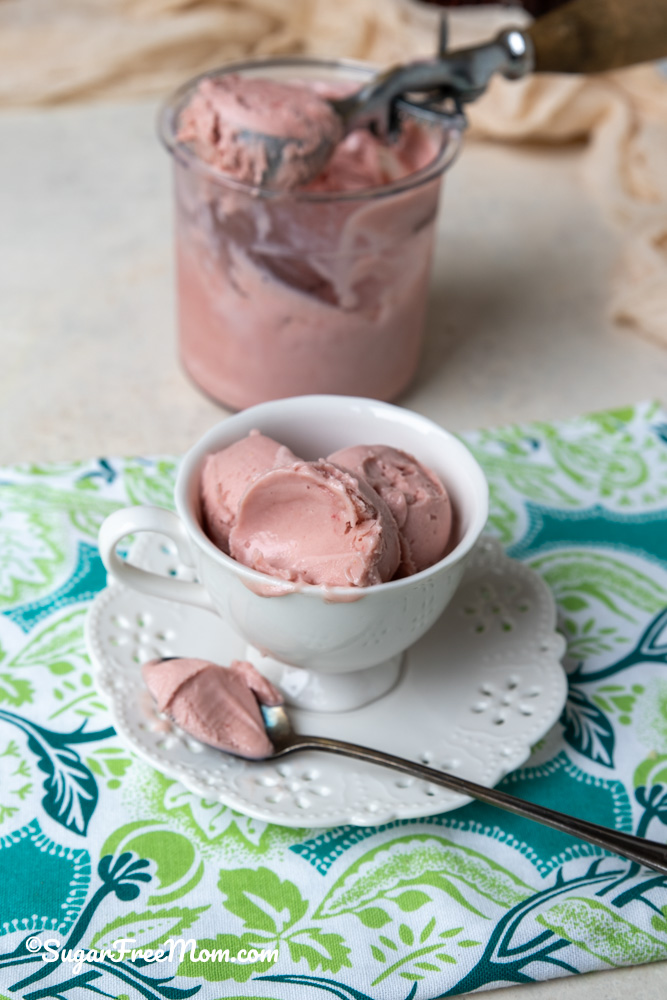 keto strawberry protein frozen yogurt